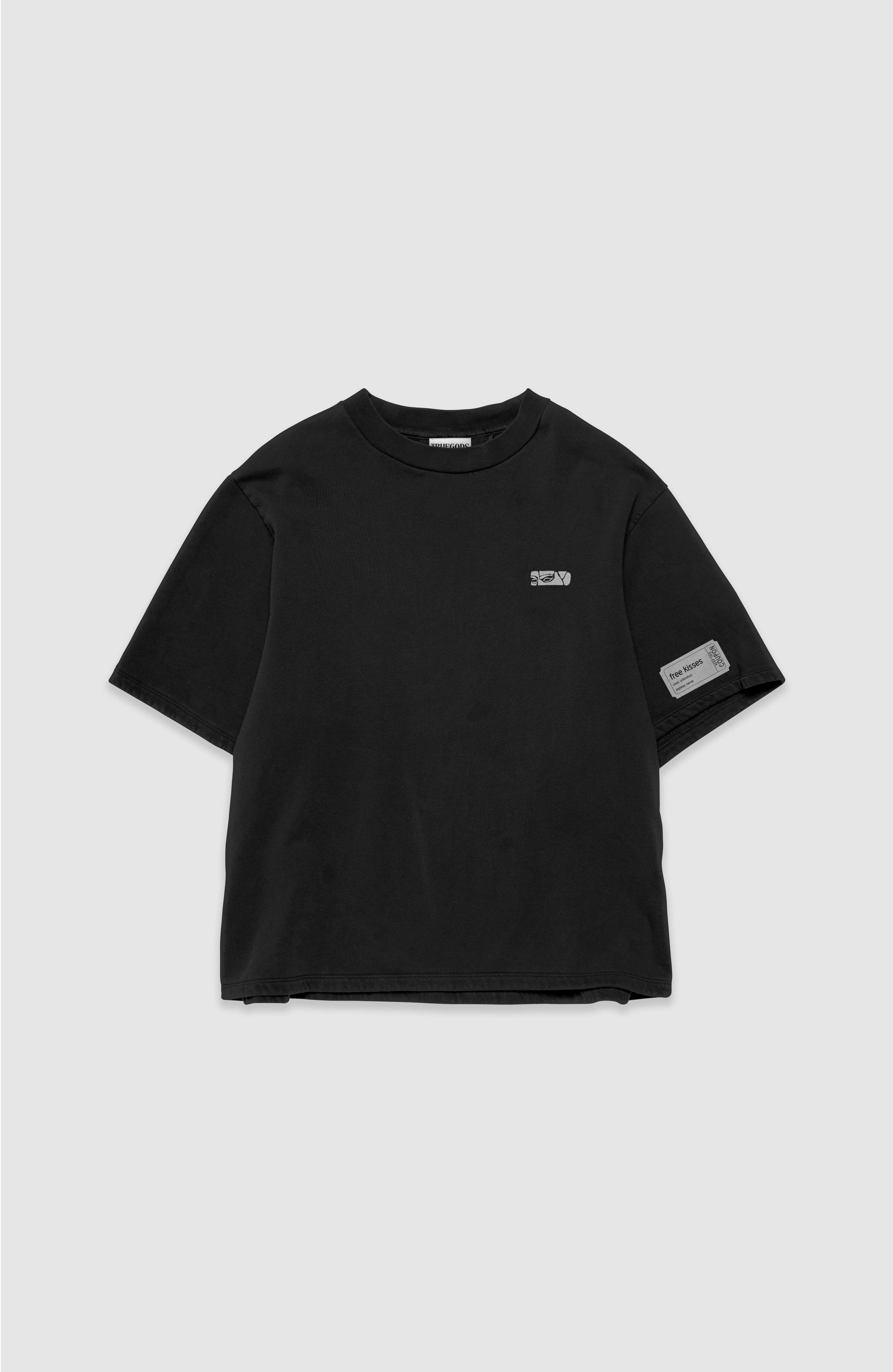 FREE KISSES T-SHIRT 💋