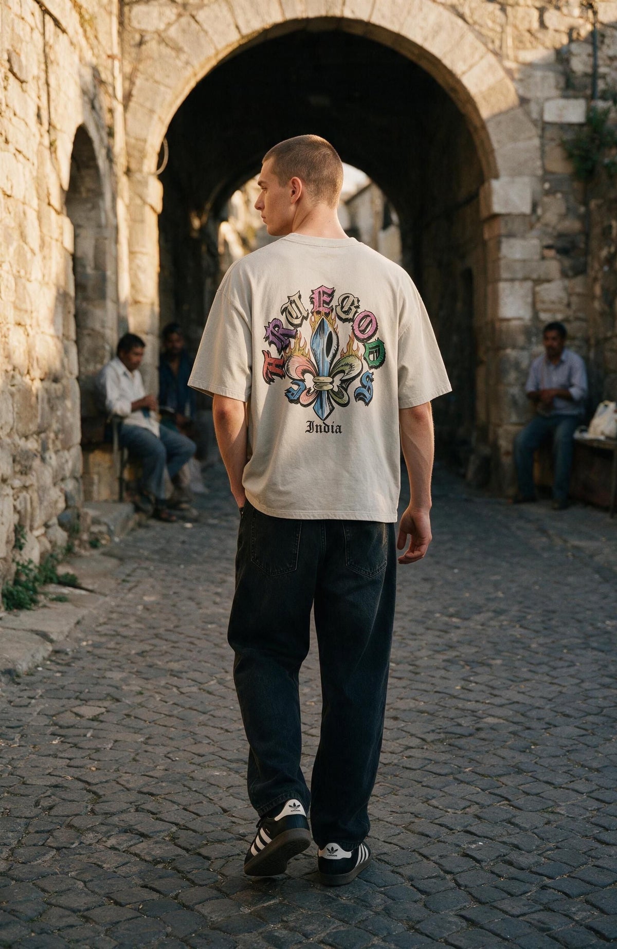 Fleur Crest oversized T-shirt by Truegods – lifestyle, stone archway